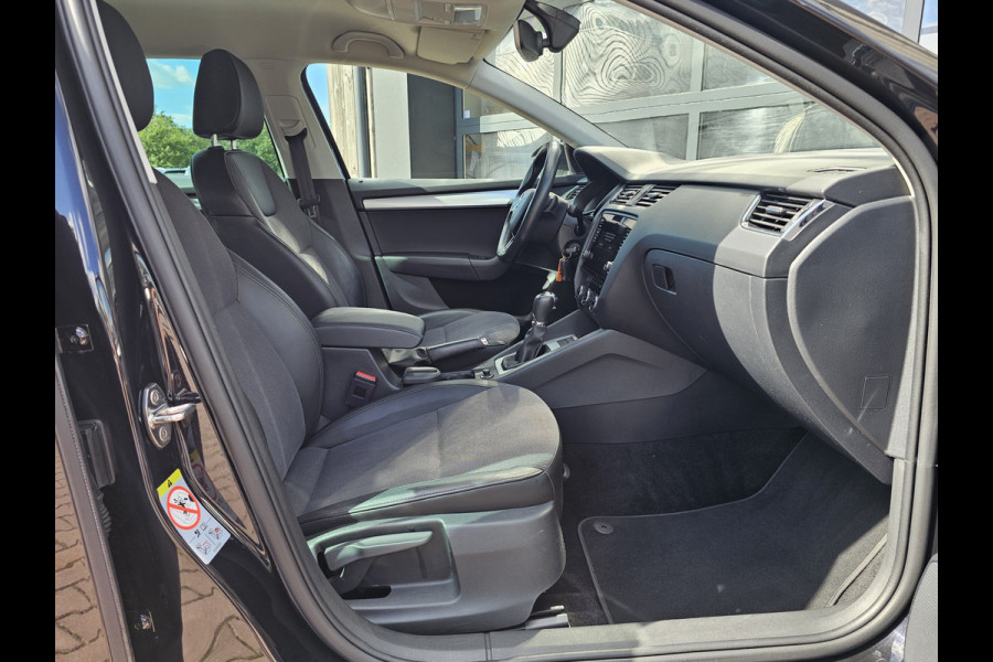 Škoda Octavia Combi 1.0 TSI Greentech Clever Edition | Automaat | Led | Navi | Stoelverwarming | App-connect | Cruise | PDC |