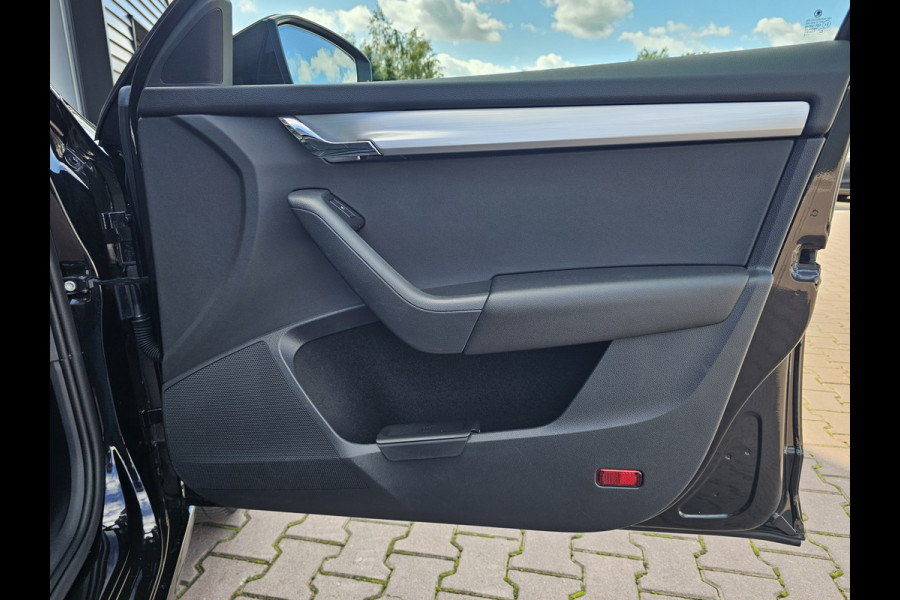 Škoda Octavia Combi 1.0 TSI Greentech Clever Edition | Automaat | Led | Navi | Stoelverwarming | App-connect | Cruise | PDC |