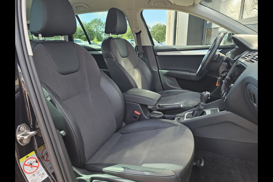 Škoda Octavia Combi 1.0 TSI Greentech Clever Edition | Automaat | Led | Navi | Stoelverwarming | App-connect | Cruise | PDC |