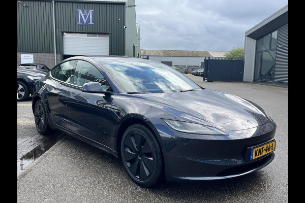 Tesla Model 3 Premium Long Range AWD 78 kWh VAN: 50.900,- VOOR: 47.440,- UW HERFSTVOORDEEL: 3.460,-| 8.000KM!| TESLA GARANTIE T/M 6-2030 OF 80.000KM! ACCU + AANDRIJFLIJN T/M 2034 OF 192.000KM!|