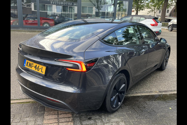 Tesla Model 3 Premium Long Range AWD 78 kWh VAN: 50.900,- VOOR: 47.440,- UW HERFSTVOORDEEL: 3.460,-| 8.000KM!| TESLA GARANTIE T/M 6-2030 OF 80.000KM! ACCU + AANDRIJFLIJN T/M 2034 OF 192.000KM!|