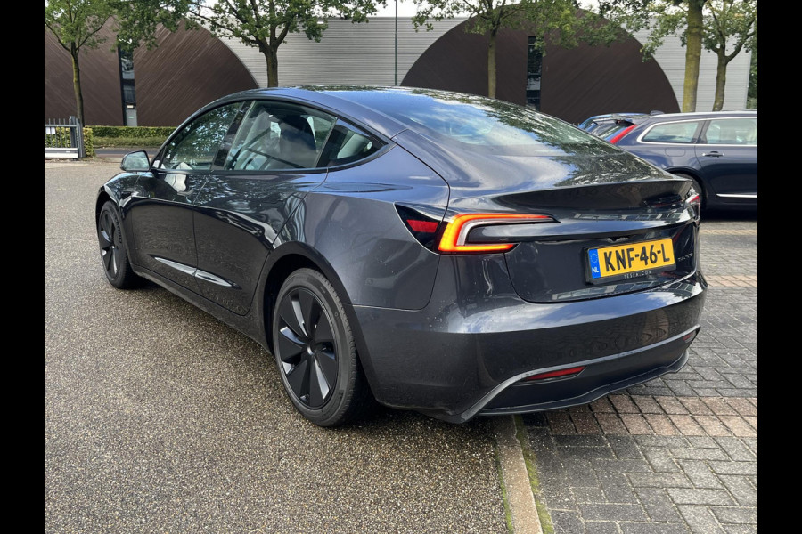 Tesla Model 3 Premium Long Range AWD 78 kWh VAN: 50.900,- VOOR: 47.440,- UW HERFSTVOORDEEL: 3.460,-| 8.000KM!| TESLA GARANTIE T/M 6-2030 OF 80.000KM! ACCU + AANDRIJFLIJN T/M 2034 OF 192.000KM!|