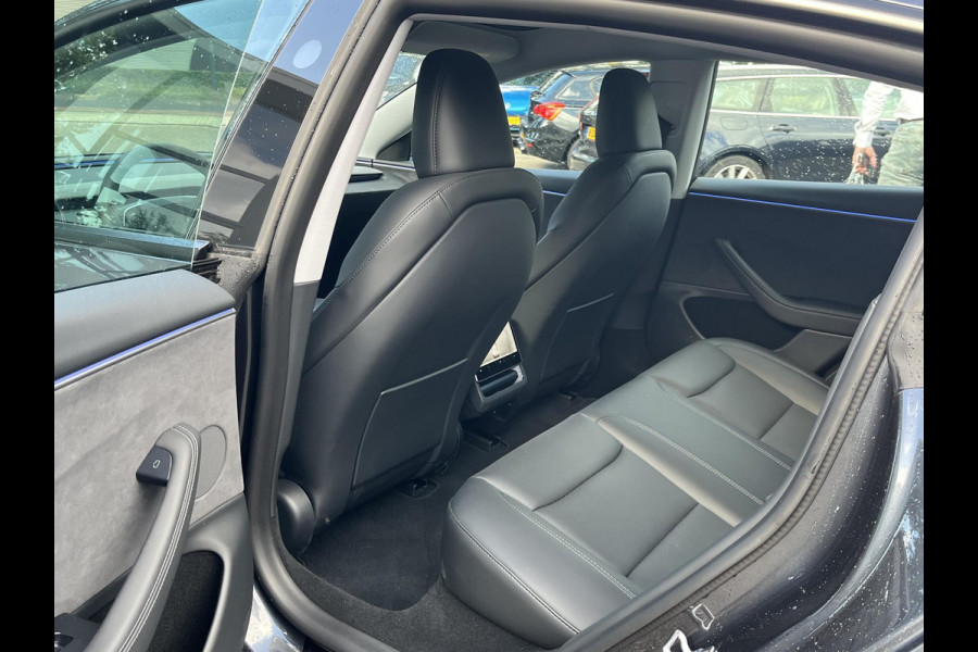 Tesla Model 3 Premium Long Range AWD 78 kWh VAN: 50.900,- VOOR: 47.440,- UW HERFSTVOORDEEL: 3.460,-| 8.000KM!| TESLA GARANTIE T/M 6-2030 OF 80.000KM! ACCU + AANDRIJFLIJN T/M 2034 OF 192.000KM!|