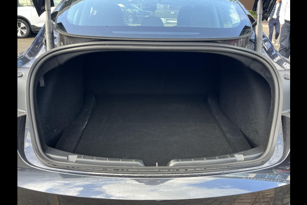 Tesla Model 3 Premium Long Range AWD 78 kWh VAN: 50.900,- VOOR: 47.440,- UW HERFSTVOORDEEL: 3.460,-| 8.000KM!| TESLA GARANTIE T/M 6-2030 OF 80.000KM! ACCU + AANDRIJFLIJN T/M 2034 OF 192.000KM!|