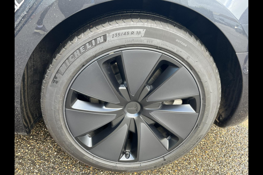 Tesla Model 3 Premium Long Range AWD 78 kWh VAN: 50.900,- VOOR: 47.440,- UW HERFSTVOORDEEL: 3.460,-| 8.000KM!| TESLA GARANTIE T/M 6-2030 OF 80.000KM! ACCU + AANDRIJFLIJN T/M 2034 OF 192.000KM!|