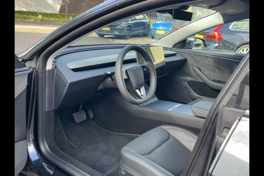Tesla Model 3 Premium Long Range AWD 78 kWh VAN: 50.900,- VOOR: 47.440,- UW HERFSTVOORDEEL: 3.460,-| 8.000KM!| TESLA GARANTIE T/M 6-2030 OF 80.000KM! ACCU + AANDRIJFLIJN T/M 2034 OF 192.000KM!|