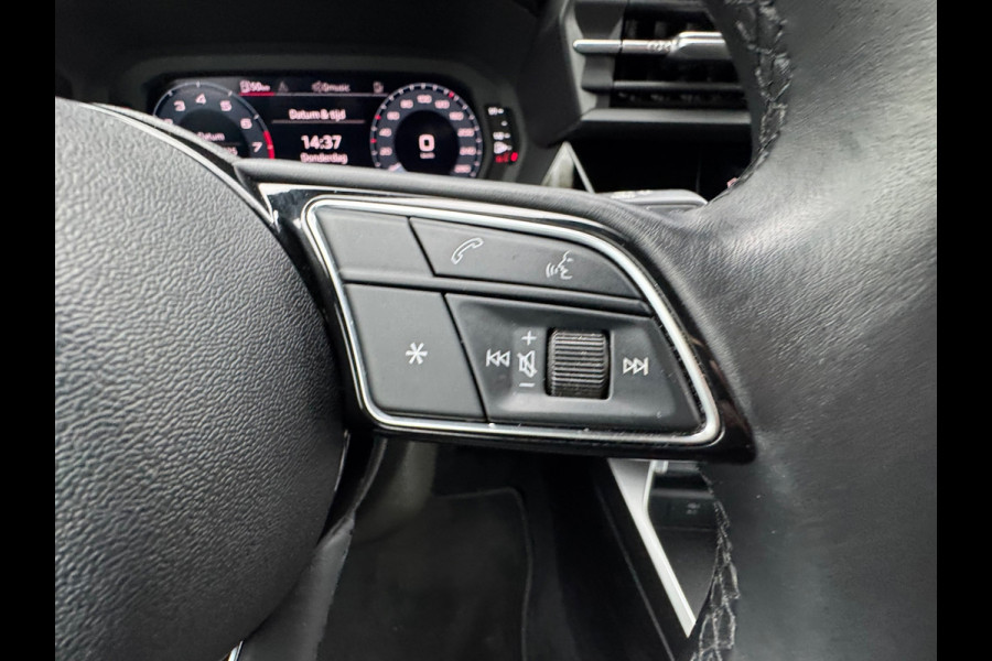 Audi A3 Limousine 30 TFSI AUTOMAAT * Carplay * Optiek Zwart * Parkeersensoren *