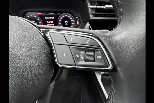 Audi A3 Limousine 30 TFSI AUTOMAAT * Carplay * Optiek Zwart * Parkeersensoren *