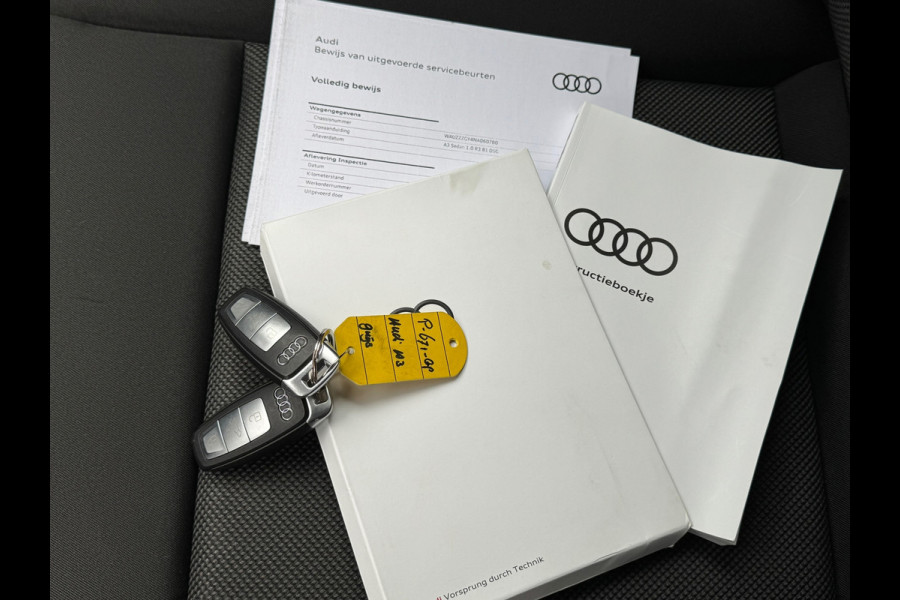 Audi A3 Limousine 30 TFSI AUTOMAAT * Carplay * Optiek Zwart * Parkeersensoren *