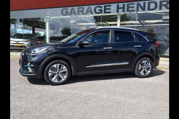 Kia e-Niro ExecutiveLine Sky 64 kWh | SOH: 95.8% | 3 Fase | Warmtepomp | Schuifdak | Leder | Memory Seat |