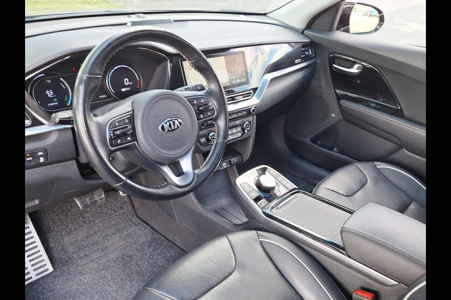 Kia e-Niro ExecutiveLine Sky 64 kWh | SOH: 95.8% | 3 Fase | Warmtepomp | Schuifdak | Leder | Memory Seat |