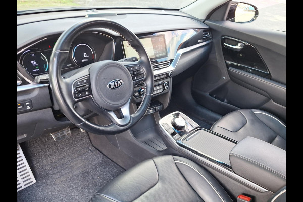 Kia e-Niro ExecutiveLine Sky 64 kWh | SOH: 95.8% | 3 Fase | Warmtepomp | Schuifdak | Leder | Memory Seat |