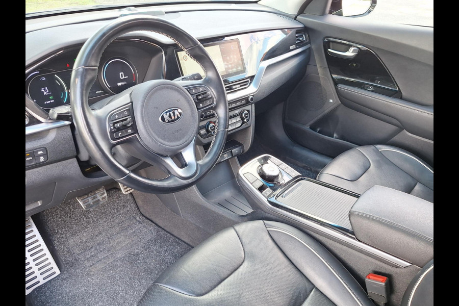 Kia e-Niro ExecutiveLine Sky 64 kWh | SOH: 95.8% | 3 Fase | Warmtepomp | Schuifdak | Leder | Memory Seat |