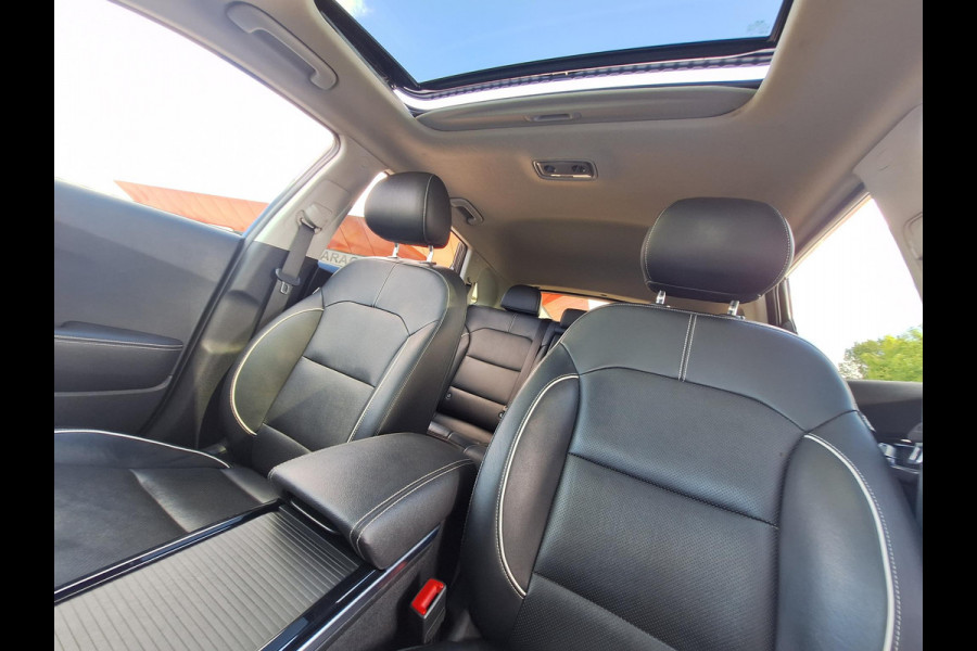 Kia e-Niro ExecutiveLine Sky 64 kWh | SOH: 95.8% | 3 Fase | Warmtepomp | Schuifdak | Leder | Memory Seat |