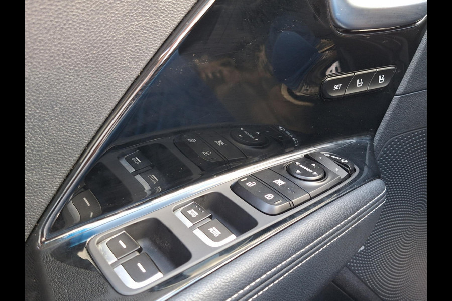 Kia e-Niro ExecutiveLine Sky 64 kWh | SOH: 95.8% | 3 Fase | Warmtepomp | Schuifdak | Leder | Memory Seat |