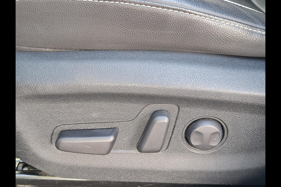 Kia e-Niro ExecutiveLine Sky 64 kWh | SOH: 95.8% | 3 Fase | Warmtepomp | Schuifdak | Leder | Memory Seat |
