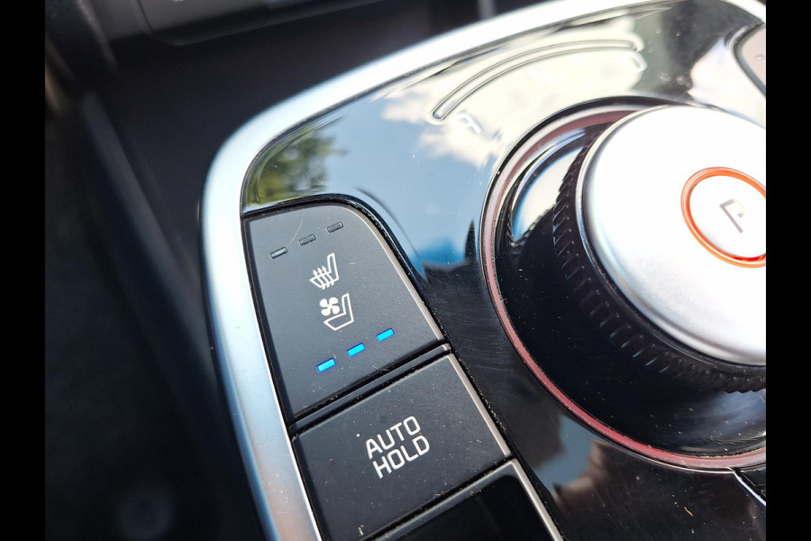 Kia e-Niro ExecutiveLine Sky 64 kWh | SOH: 95.8% | 3 Fase | Warmtepomp | Schuifdak | Leder | Memory Seat |