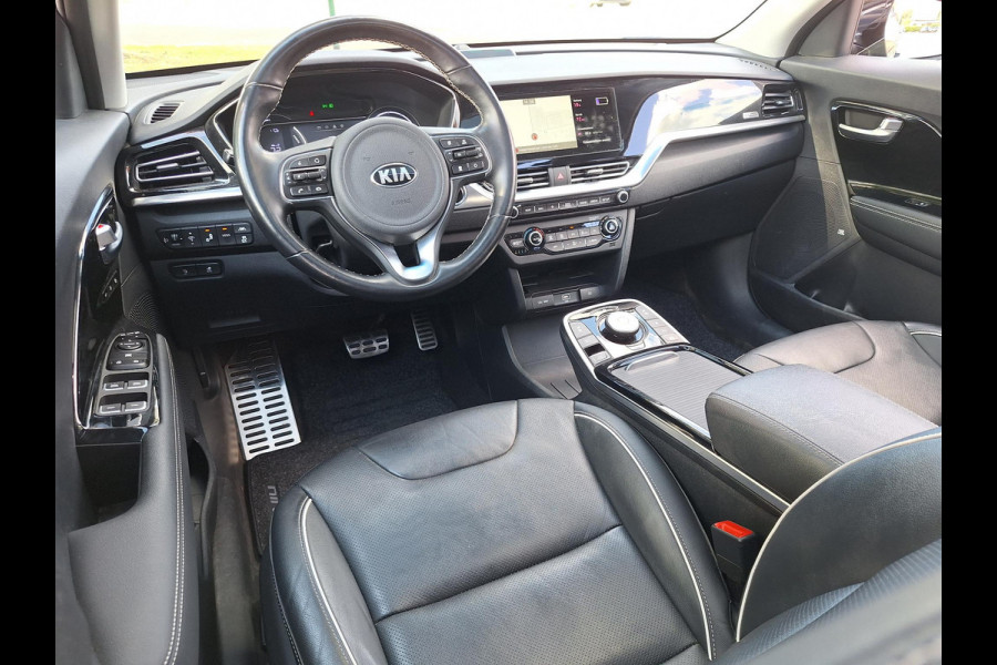 Kia e-Niro ExecutiveLine Sky 64 kWh | SOH: 95.8% | 3 Fase | Warmtepomp | Schuifdak | Leder | Memory Seat |