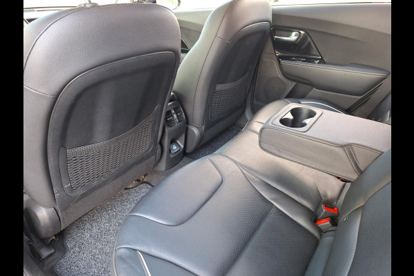 Kia e-Niro ExecutiveLine Sky 64 kWh | SOH: 95.8% | 3 Fase | Warmtepomp | Schuifdak | Leder | Memory Seat |