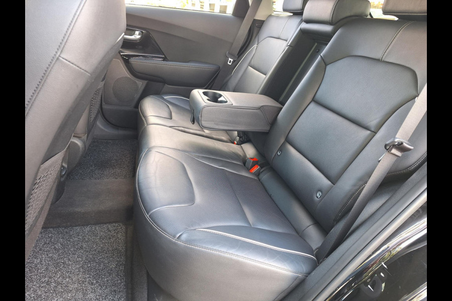 Kia e-Niro ExecutiveLine Sky 64 kWh | SOH: 95.8% | 3 Fase | Warmtepomp | Schuifdak | Leder | Memory Seat |