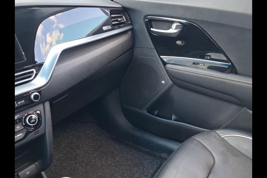 Kia e-Niro ExecutiveLine Sky 64 kWh | SOH: 95.8% | 3 Fase | Warmtepomp | Schuifdak | Leder | Memory Seat |