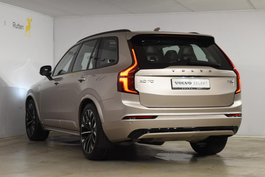 Volvo XC90 T8 455PK Plug-in hybrid AWD Ultra Dark / Bowers & Wilkins / Luchtvering / Head-Up Display / 360 Camera / Massagestoelen / Elektrisch bedienbare stoelen met geheugen / Stoelventilatie / Nappaleder / Elektrisch uitklapbare trekhaak / Gelamineerde ruiten