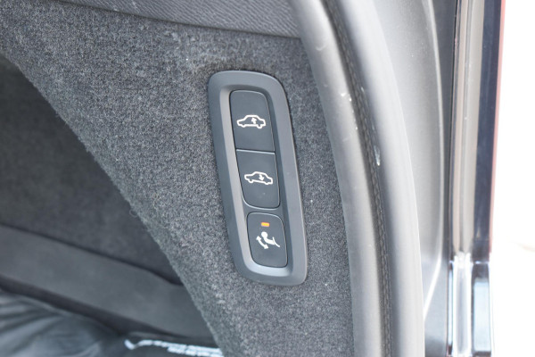 Volvo XC90 T8 455PK Plug-in hybrid AWD Ultra Dark / Bowers & Wilkins / Luchtvering / Head-Up Display / 360 Camera / Massagestoelen / Elektrisch bedienbare stoelen met geheugen / Stoelventilatie / Nappaleder / Elektrisch uitklapbare trekhaak / Gelamineerde ruiten