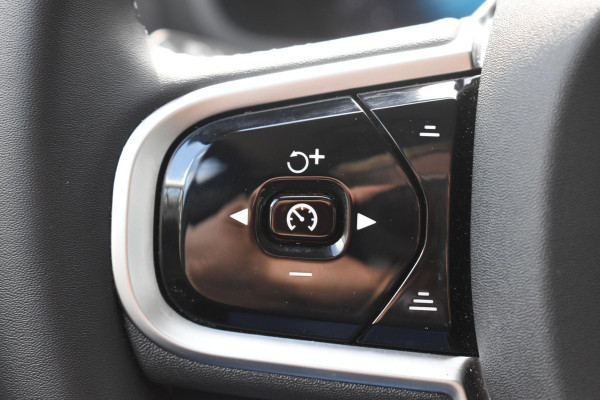 Volvo XC90 T8 455PK Plug-in hybrid AWD Ultra Dark / Bowers & Wilkins / Luchtvering / Head-Up Display / 360 Camera / Massagestoelen / Elektrisch bedienbare stoelen met geheugen / Stoelventilatie / Nappaleder / Elektrisch uitklapbare trekhaak / Gelamineerde ruiten
