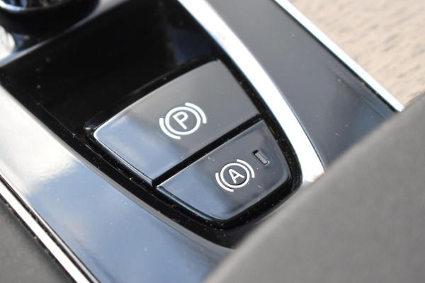 Volvo XC90 T8 455PK Plug-in hybrid AWD Ultra Dark / Bowers & Wilkins / Luchtvering / Head-Up Display / 360 Camera / Massagestoelen / Elektrisch bedienbare stoelen met geheugen / Stoelventilatie / Nappaleder / Elektrisch uitklapbare trekhaak / Gelamineerde ruiten