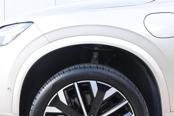 Volvo XC90 T8 455PK Plug-in hybrid AWD Ultra Dark / Bowers & Wilkins / Luchtvering / Head-Up Display / 360 Camera / Massagestoelen / Elektrisch bedienbare stoelen met geheugen / Stoelventilatie / Nappaleder / Elektrisch uitklapbare trekhaak / Gelamineerde ruiten