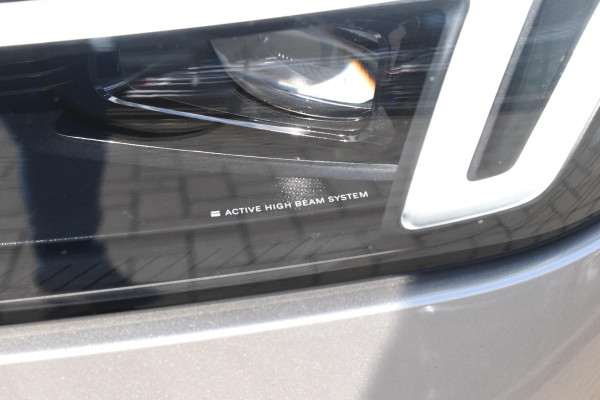 Volvo XC90 T8 455PK Plug-in hybrid AWD Ultra Dark / Bowers & Wilkins / Luchtvering / Head-Up Display / 360 Camera / Massagestoelen / Elektrisch bedienbare stoelen met geheugen / Stoelventilatie / Nappaleder / Elektrisch uitklapbare trekhaak / Gelamineerde ruiten