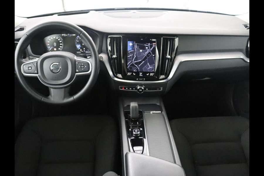 Volvo V60 2.0 B3 Momentum Business | Panoramadak | Cruise control | Stuur/stoel verwarming | Trekhaak | Head-up | Harman/Kardon | Climate control | Camera | Park assist
