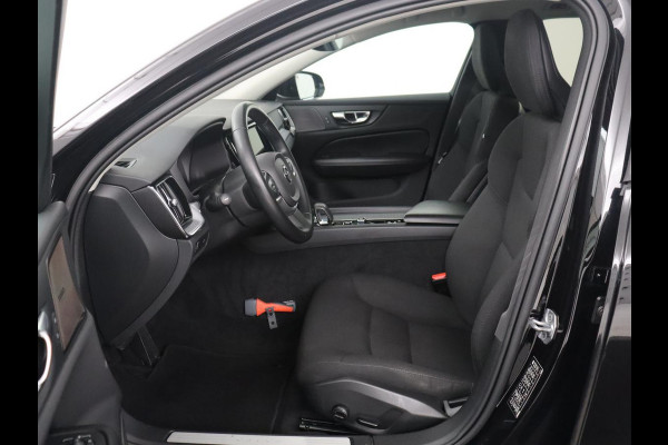 Volvo V60 2.0 B3 Momentum Business | Panoramadak | Cruise control | Stuur/stoel verwarming | Trekhaak | Head-up | Harman/Kardon | Climate control | Camera | Park assist
