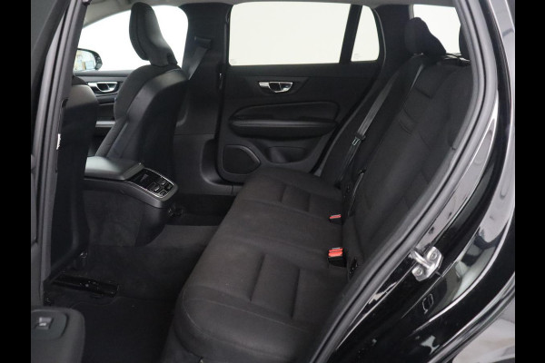 Volvo V60 2.0 B3 Momentum Business | Panoramadak | Cruise control | Stuur/stoel verwarming | Trekhaak | Head-up | Harman/Kardon | Climate control | Camera | Park assist