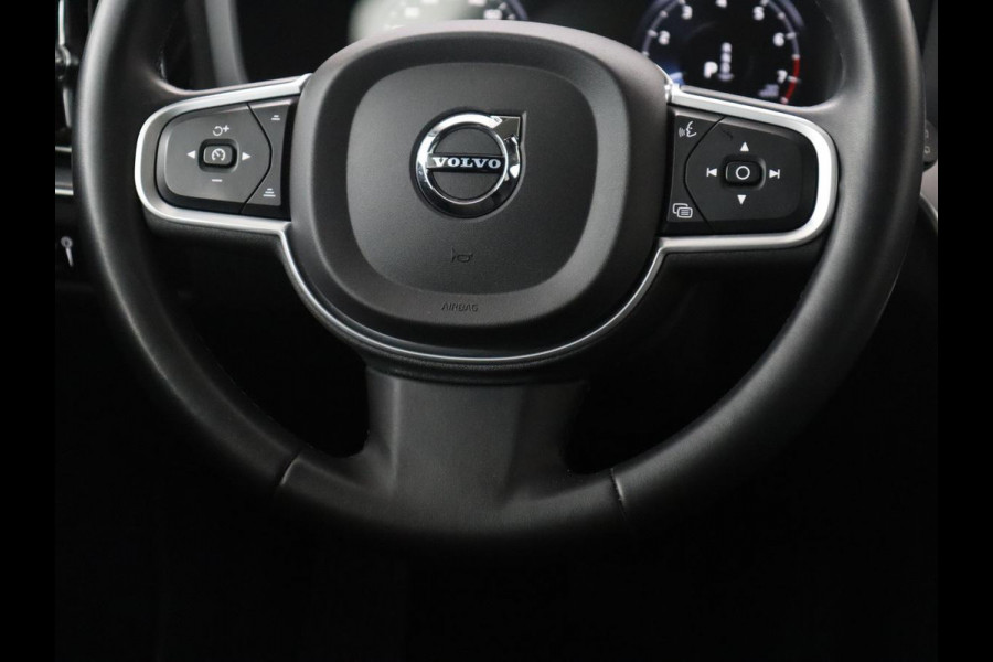 Volvo V60 2.0 B3 Momentum Business | Panoramadak | Cruise control | Stuur/stoel verwarming | Trekhaak | Head-up | Harman/Kardon | Climate control | Camera | Park assist