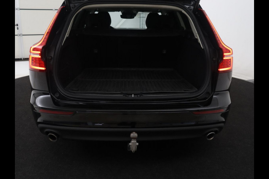 Volvo V60 2.0 B3 Momentum Business | Panoramadak | Cruise control | Stuur/stoel verwarming | Trekhaak | Head-up | Harman/Kardon | Climate control | Camera | Park assist