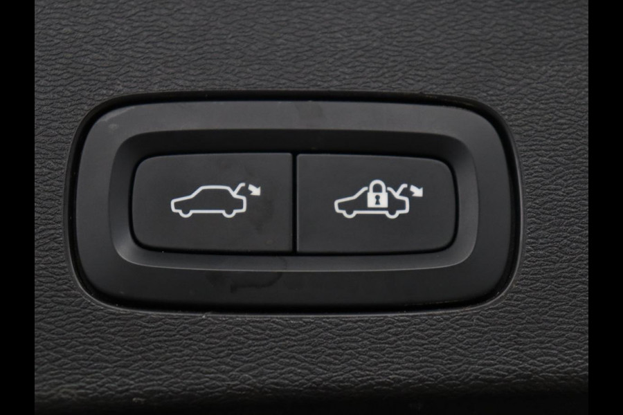 Volvo V60 2.0 B3 Momentum Business | Panoramadak | Cruise control | Stuur/stoel verwarming | Trekhaak | Head-up | Harman/Kardon | Climate control | Camera | Park assist