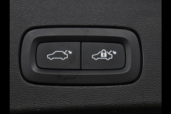 Volvo V60 2.0 B3 Momentum Business | Panoramadak | Cruise control | Stuur/stoel verwarming | Trekhaak | Head-up | Harman/Kardon | Climate control | Camera | Park assist