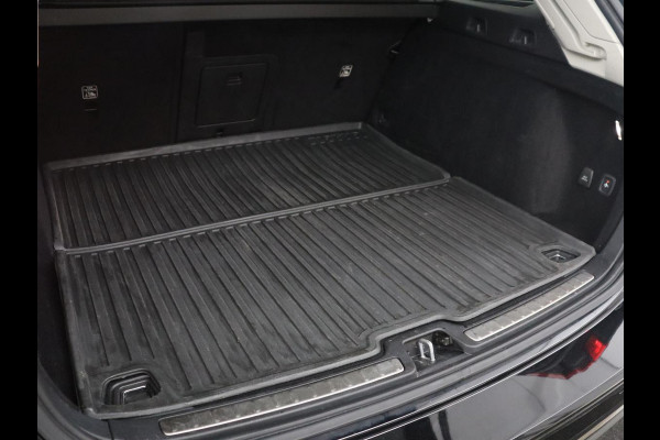 Volvo V60 2.0 B3 Momentum Business | Panoramadak | Cruise control | Stuur/stoel verwarming | Trekhaak | Head-up | Harman/Kardon | Climate control | Camera | Park assist