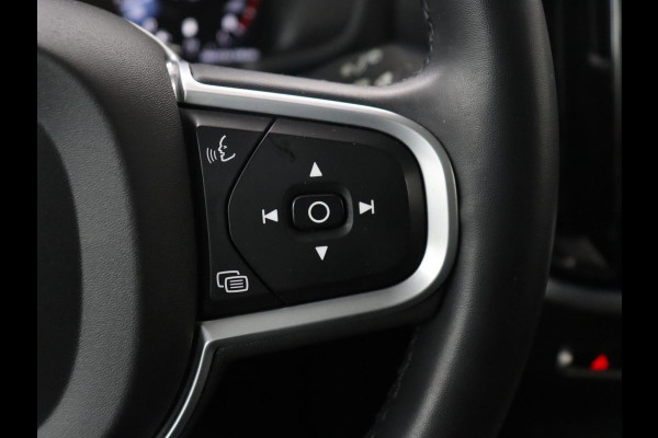 Volvo V60 2.0 B3 Momentum Business | Panoramadak | Cruise control | Stuur/stoel verwarming | Trekhaak | Head-up | Harman/Kardon | Climate control | Camera | Park assist