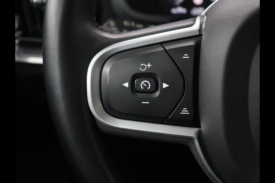Volvo V60 2.0 B3 Momentum Business | Panoramadak | Cruise control | Stuur/stoel verwarming | Trekhaak | Head-up | Harman/Kardon | Climate control | Camera | Park assist