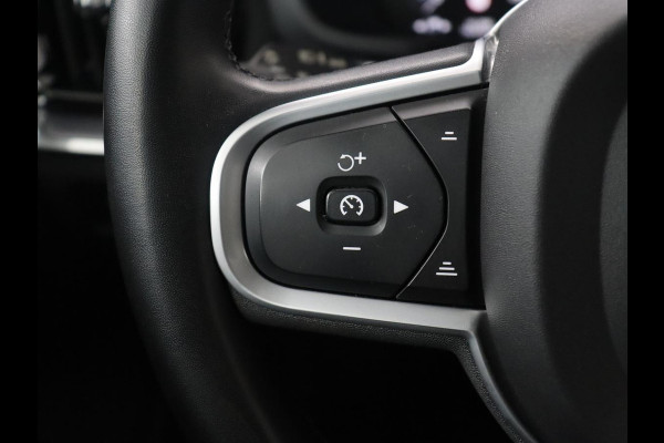 Volvo V60 2.0 B3 Momentum Business | Panoramadak | Cruise control | Stuur/stoel verwarming | Trekhaak | Head-up | Harman/Kardon | Climate control | Camera | Park assist