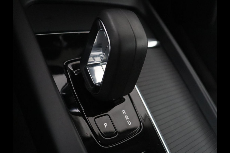 Volvo V60 2.0 B3 Momentum Business | Panoramadak | Cruise control | Stuur/stoel verwarming | Trekhaak | Head-up | Harman/Kardon | Climate control | Camera | Park assist