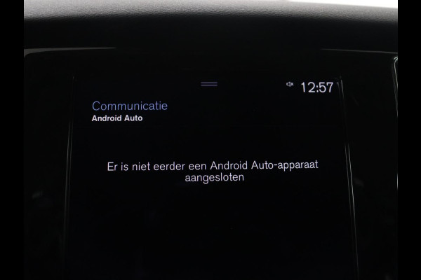 Volvo V60 2.0 B3 Momentum Business | Panoramadak | Cruise control | Stuur/stoel verwarming | Trekhaak | Head-up | Harman/Kardon | Climate control | Camera | Park assist