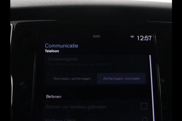 Volvo V60 2.0 B3 Momentum Business | Panoramadak | Cruise control | Stuur/stoel verwarming | Trekhaak | Head-up | Harman/Kardon | Climate control | Camera | Park assist