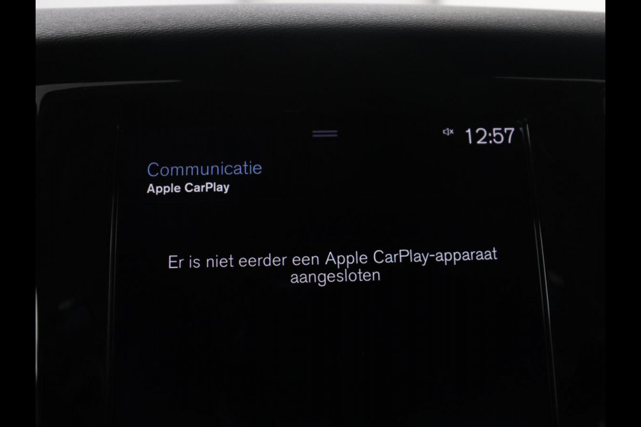 Volvo V60 2.0 B3 Momentum Business | Panoramadak | Cruise control | Stuur/stoel verwarming | Trekhaak | Head-up | Harman/Kardon | Climate control | Camera | Park assist