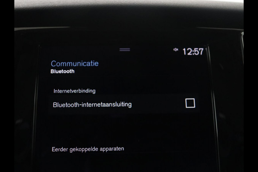 Volvo V60 2.0 B3 Momentum Business | Panoramadak | Cruise control | Stuur/stoel verwarming | Trekhaak | Head-up | Harman/Kardon | Climate control | Camera | Park assist