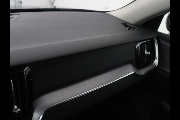Volvo V60 2.0 B3 Momentum Business | Panoramadak | Cruise control | Stuur/stoel verwarming | Trekhaak | Head-up | Harman/Kardon | Climate control | Camera | Park assist