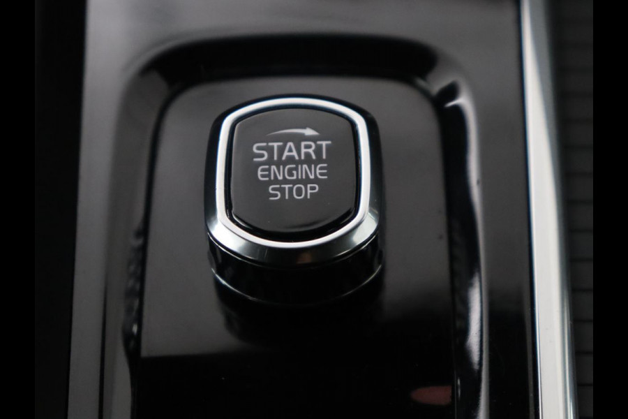 Volvo V60 2.0 B3 Momentum Business | Panoramadak | Cruise control | Stuur/stoel verwarming | Trekhaak | Head-up | Harman/Kardon | Climate control | Camera | Park assist