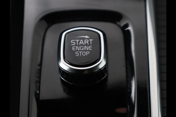 Volvo V60 2.0 B3 Momentum Business | Panoramadak | Cruise control | Stuur/stoel verwarming | Trekhaak | Head-up | Harman/Kardon | Climate control | Camera | Park assist